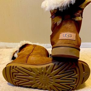 Ugg bow booties